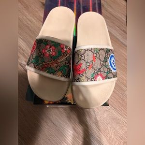 Great condition authentic Gucci slides